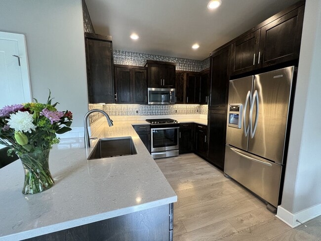 Building Photo - 3 bedroom 2.5 bath home in The Bridges, wi...