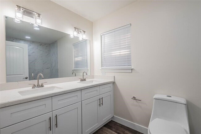 Building Photo - 6003 De Moss Dr