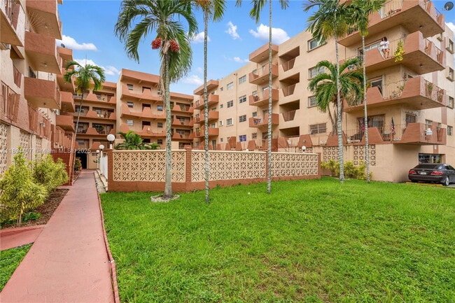 Building Photo - 1630 W 46th St