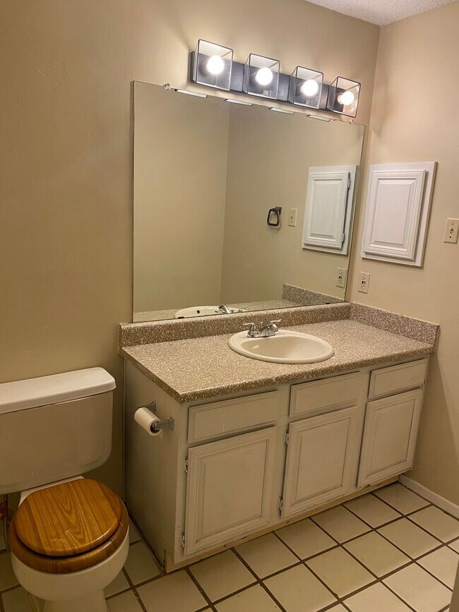 Building Photo - K242 - Croix #219