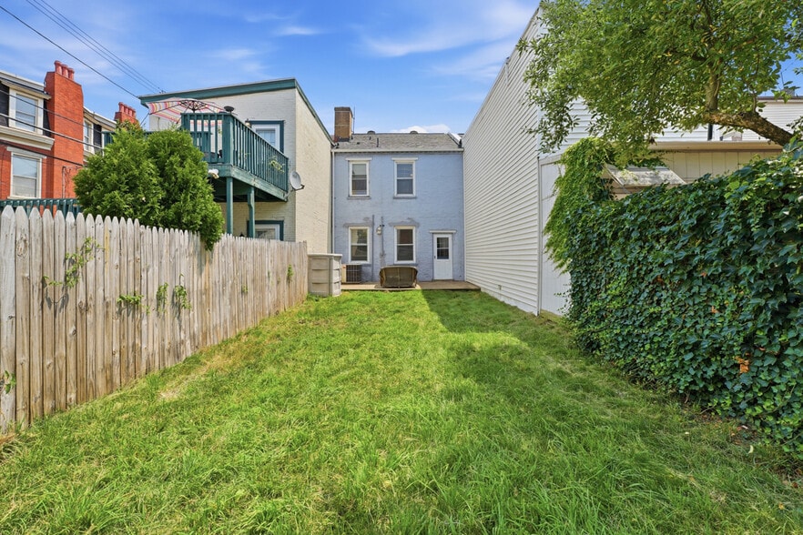 Building Photo - 98 S 18th St