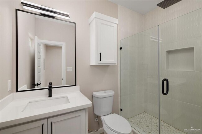 Building Photo - 16 Selena St