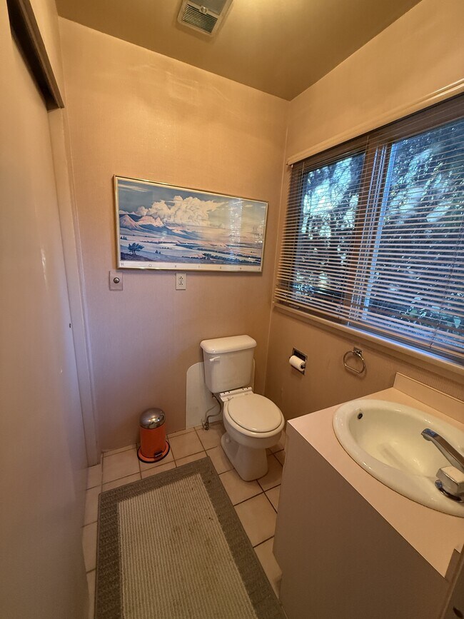 Building Photo - 1722 Alder Dr