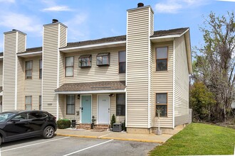Building Photo - 206 Pine Shadow Dr