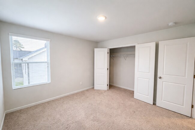 Building Photo - Spacious 5 Bedroom Dawsonville Home with Rare Basement Just Minutes from GA 400 and the Outlets