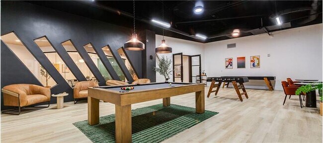 Building Photo - 301 N Akard St