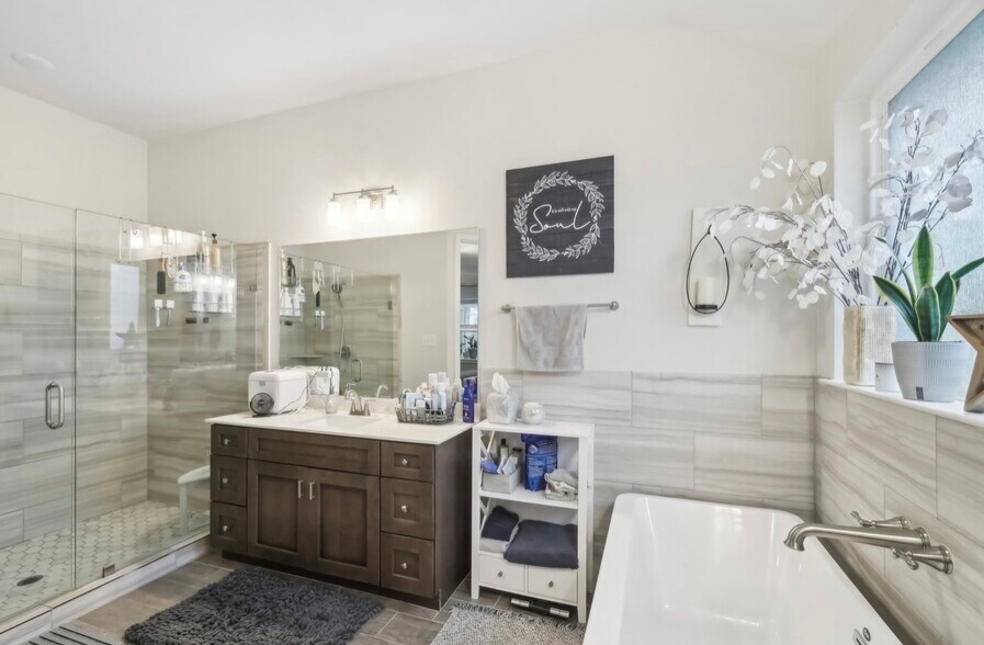 Building Photo - 8302 Elander Dr