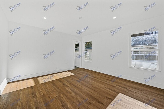 Building Photo - 7412 Fenton Dr