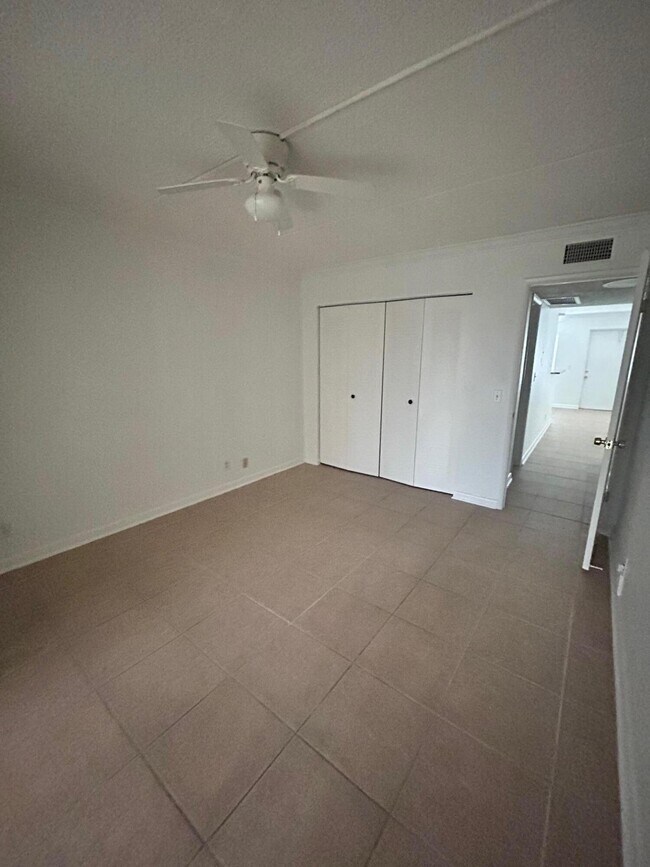 Building Photo - 555 Purdy Ln