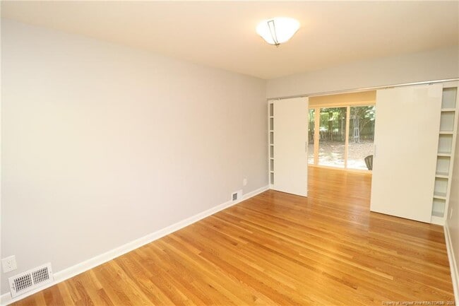 Building Photo - 1009 Dogwood Ln