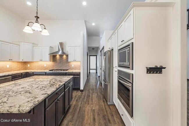 Building Photo - Luxurious Single-Level Rancher in Post Falls