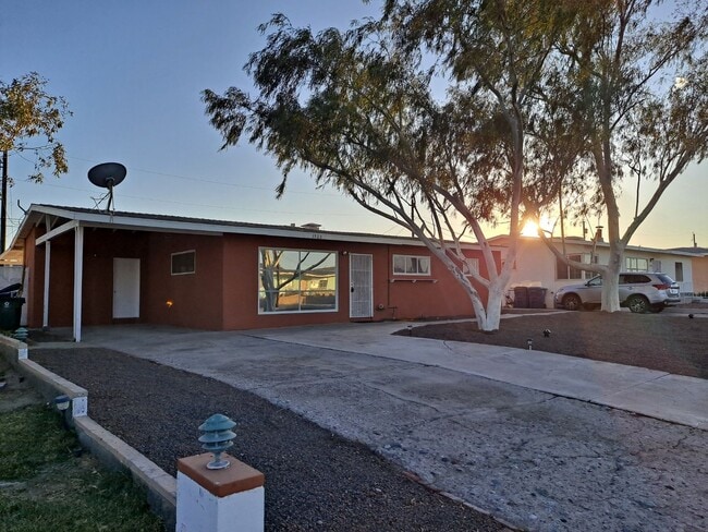 Building Photo - Cute 3 bedroom home