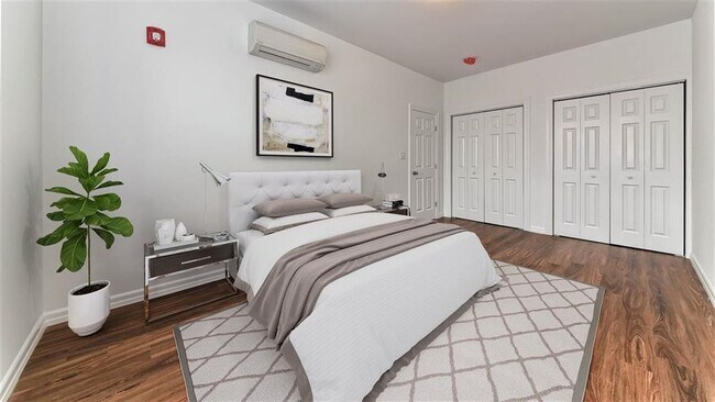 Primary Photo - 525 Broadway