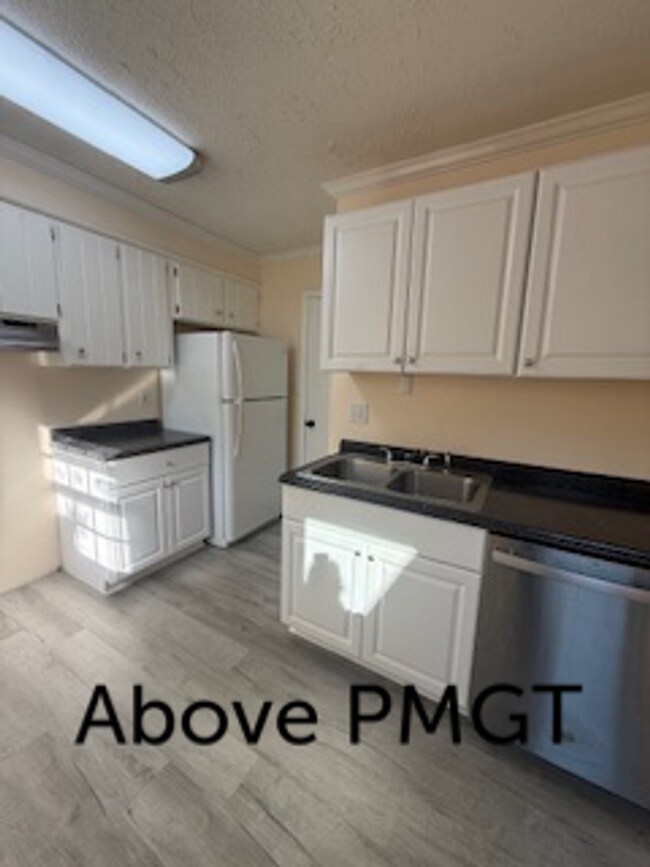 Building Photo - E Blackstock Rd-11