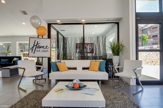 Building Photo - 2 br, 1 bath  - Valencia at Medical