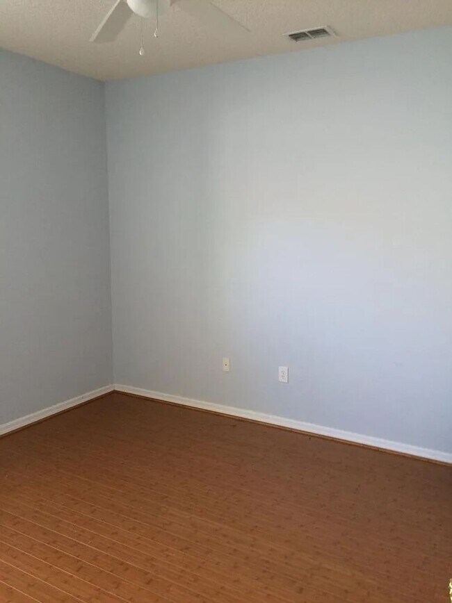 Building Photo - Elegant 4-bedroom 3-bathroom Home in Windermere