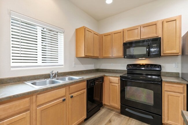 Building Photo - 7475 Countryside Grove