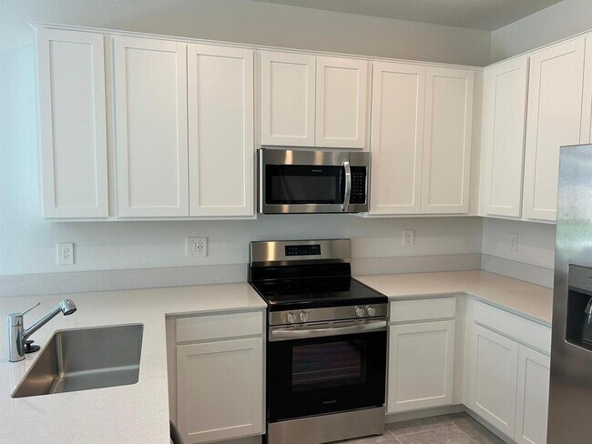 Building Photo - 3350 Laurent Lp