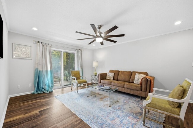 Building Photo - 4739 Hedgemore Dr