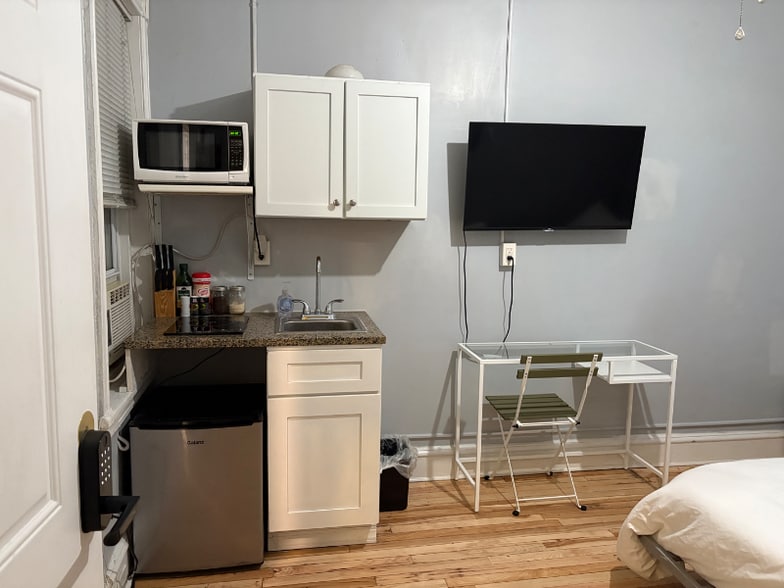 Primary Photo - 55 N 63rd St