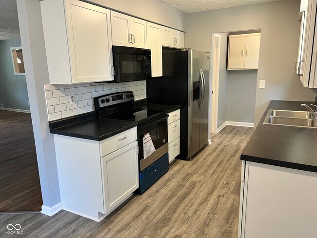 Building Photo - 629 East Fairview Drive