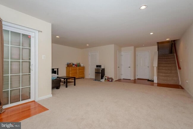 Building Photo - 7349 Mockingbird Cir