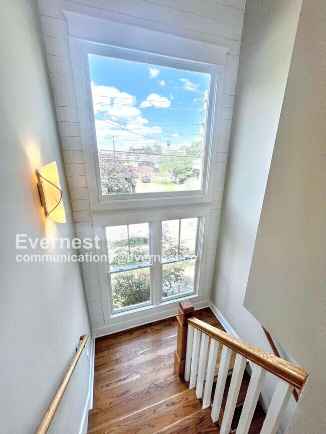 Building Photo - Lovely 2-Bedroom Home with Modern Amenitie...