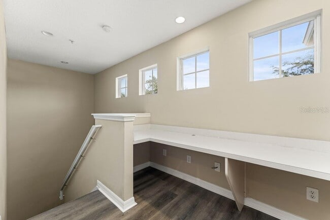 Building Photo - 868 Stonechase Ln