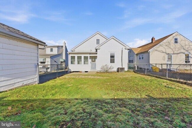 Building Photo - 140 Maddock Ave