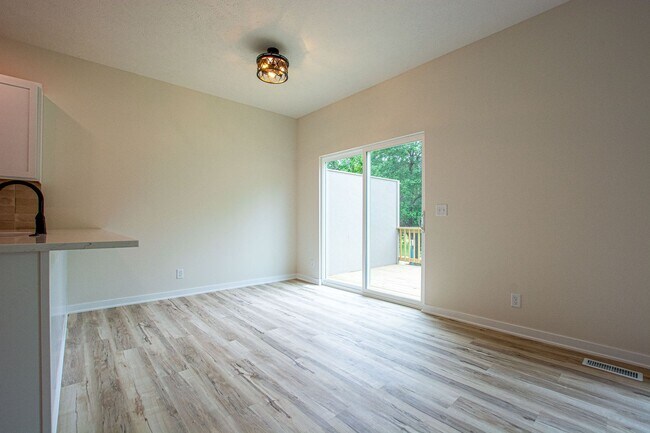 Building Photo - 7118 N 79th Ct