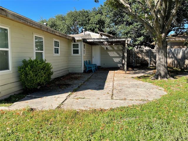 Building Photo - 3563 South Dr