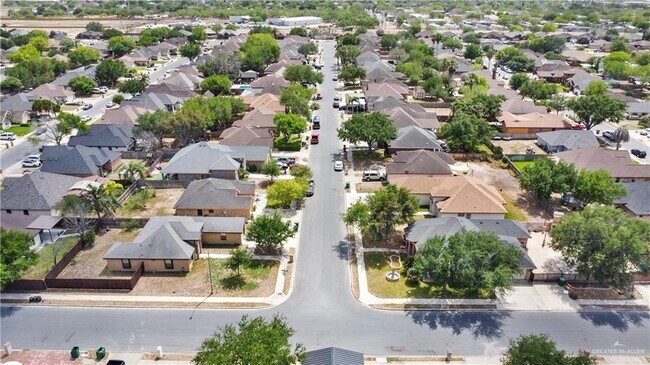 Building Photo - 28 N Champagne