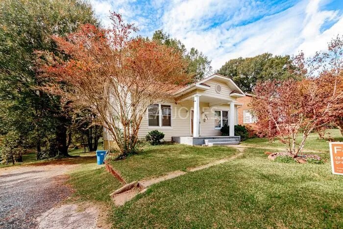 Building Photo - 808 3rd St SE