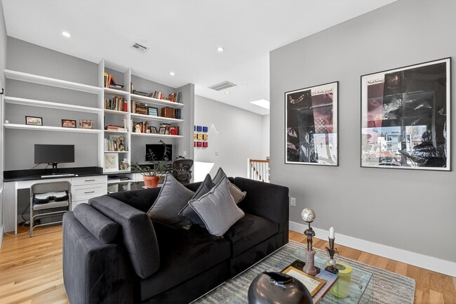 Building Photo - 303 4th St