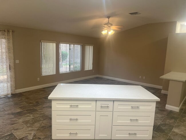 Building Photo - Beautiful Attached Dual Townhouse