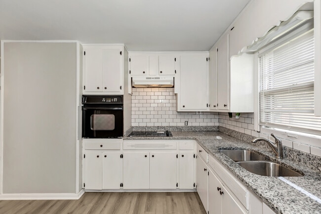 Building Photo - 4318 Balwin Dr SW