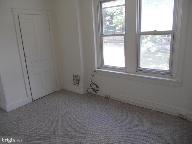 Building Photo - 3412 Crawford St