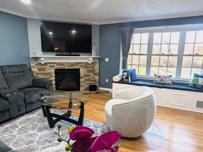 Building Photo - 1284 County St