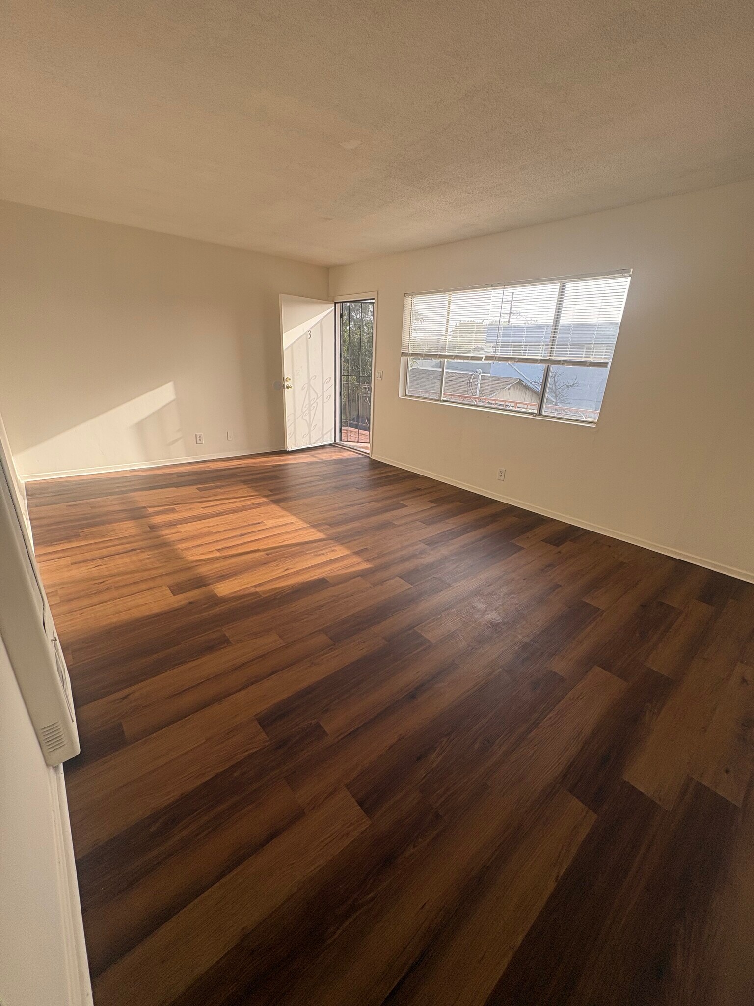 Building Photo - 533 Hyde Park Pl