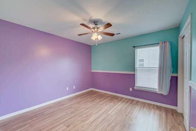 Building Photo - 208 Woodbrook Way