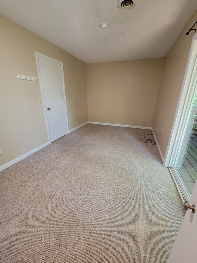 Building Photo - 1014-1014 Willey St