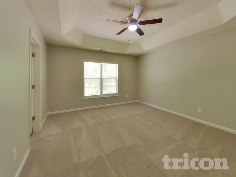 Building Photo - 4035 Far West Dr