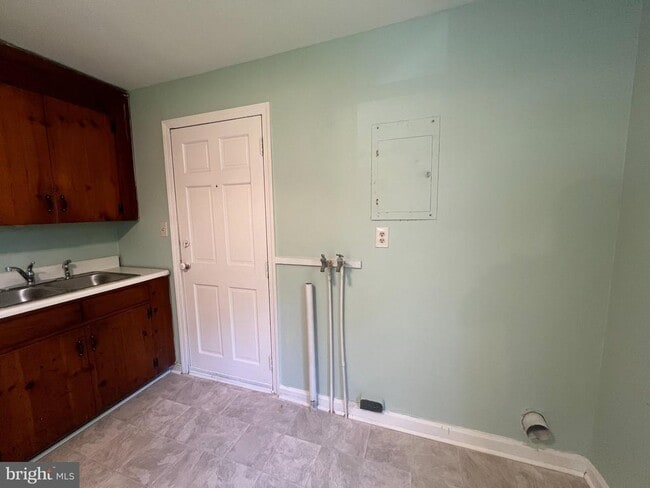 Building Photo - 3520 Loren Dr