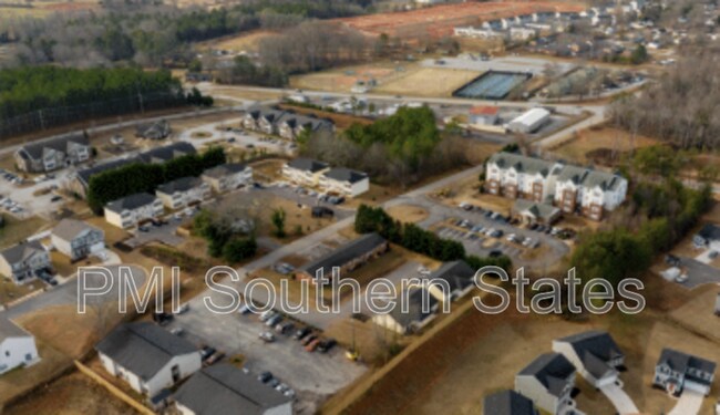Building Photo - 208 Walnut Hill Dr
