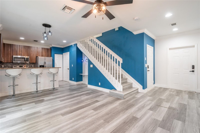 Building Photo - 422 NE 1st Ave