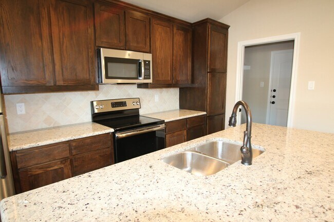 Building Photo - 1324-1328 White Sand Dr