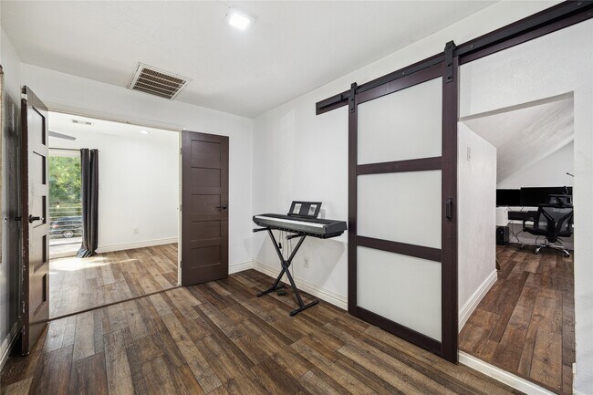 Building Photo - 64 N Timber Top Dr