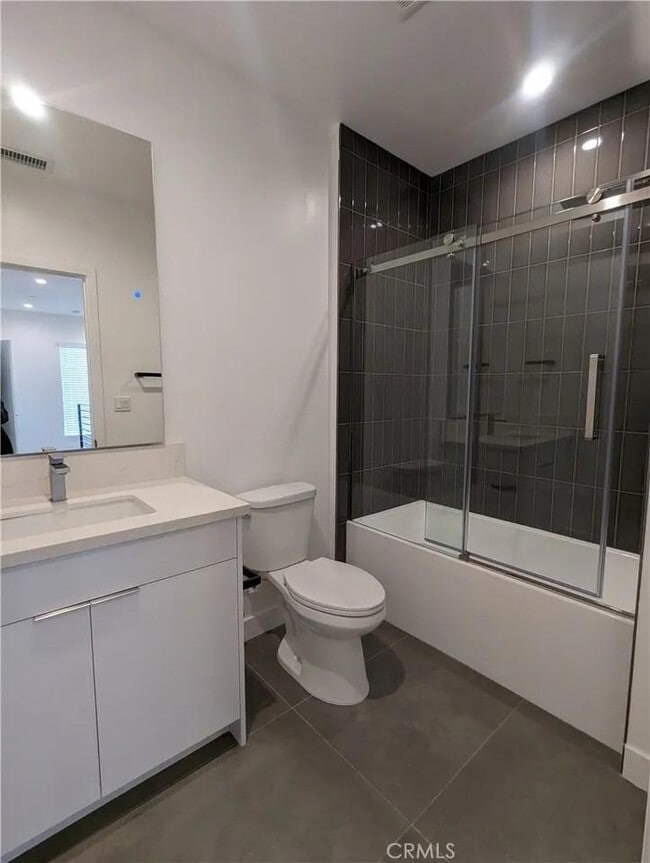 Building Photo - 11141 Strathern St