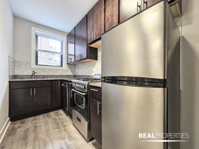 Building Photo - 429 W Belden Ave