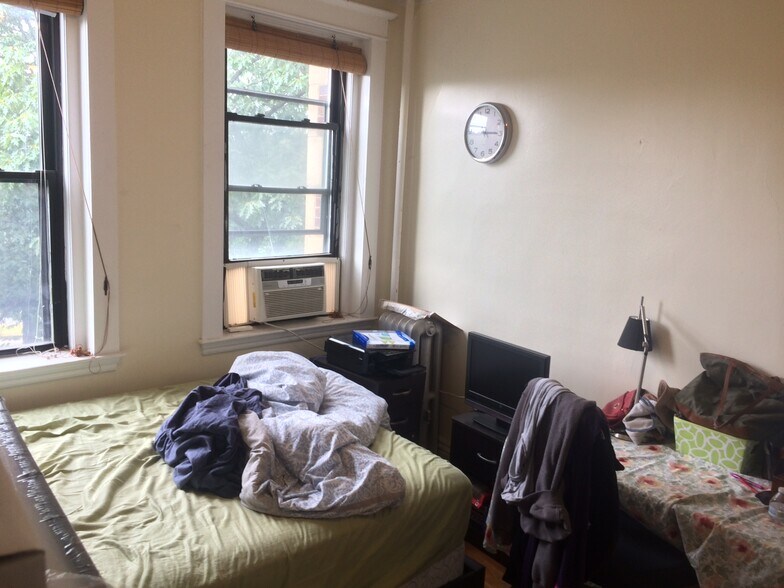 Building Photo - 382 Riverway